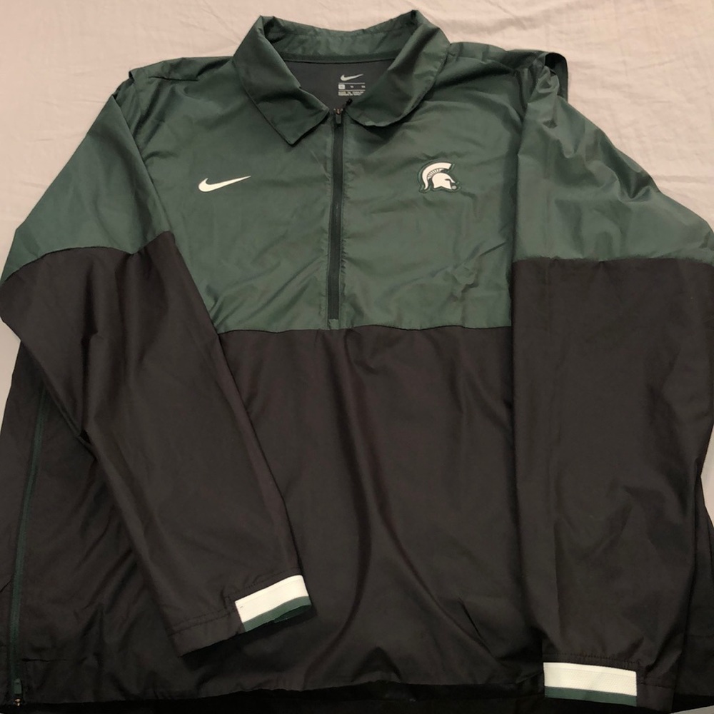 Nike standard fit light outdoor jacket